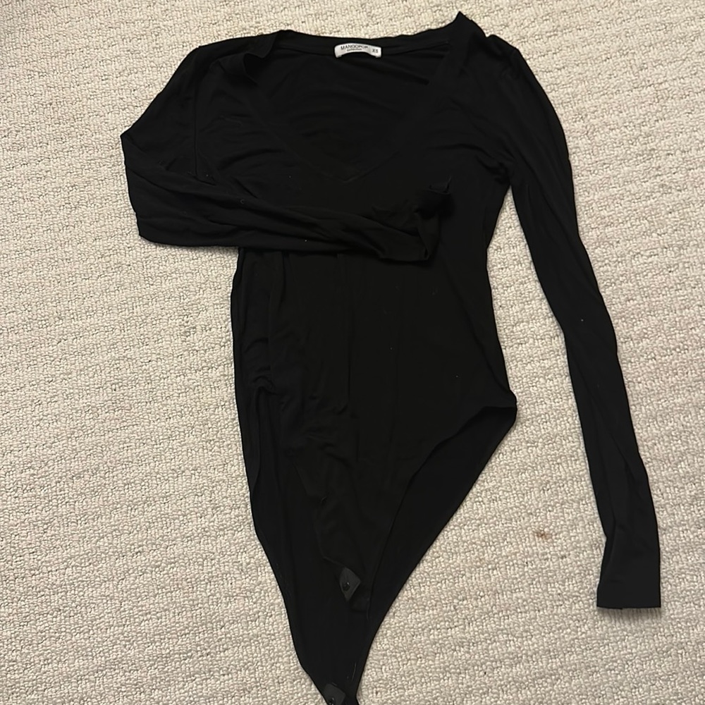 MANGOPOP Black long sleeve bodysuit.
